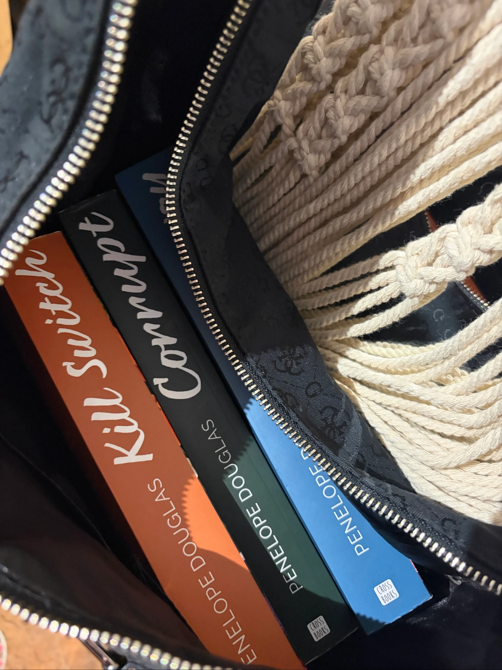 Sac à épaule clouté noir vintage Y2K Guess – Début des années 2000 – photo 6